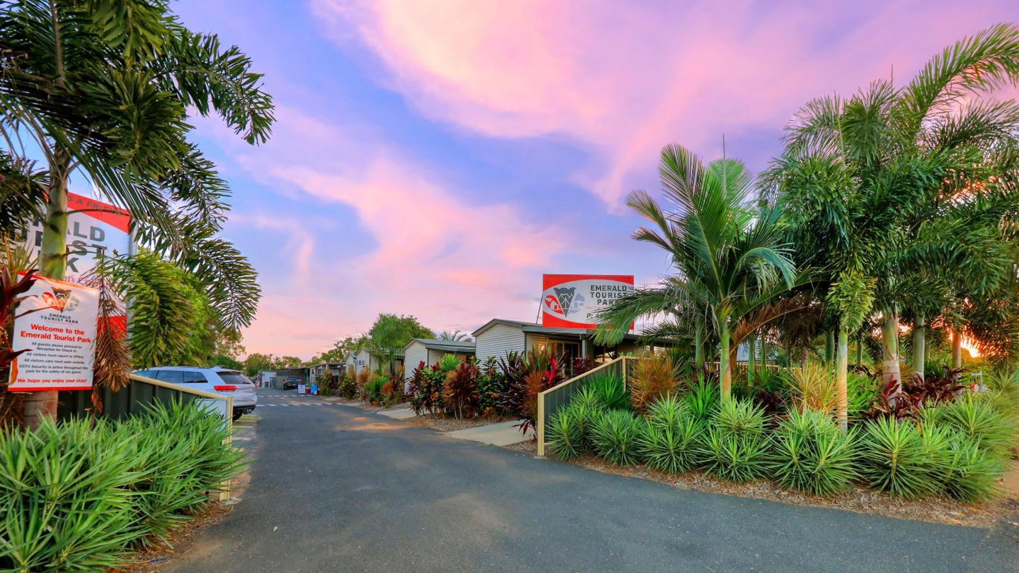 Emerald Tourist Park Exterior photo